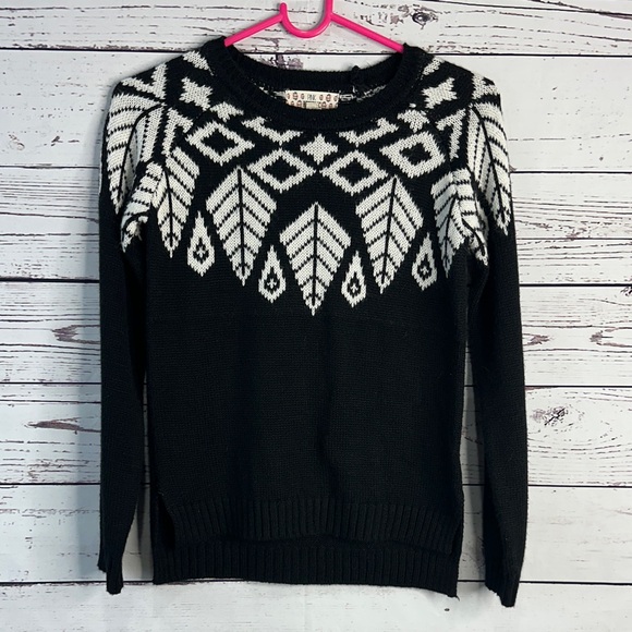 Pink Republic Other - Pink Republic Black and White Geometric Sweater